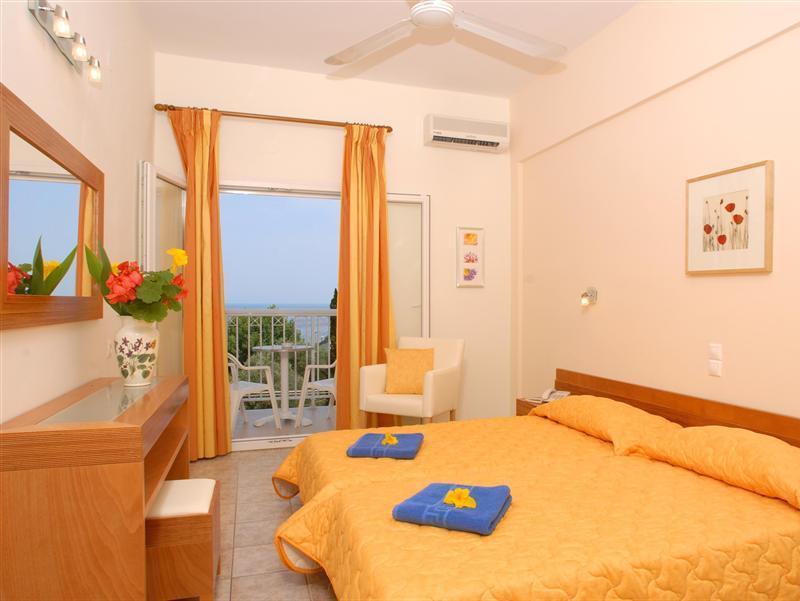 Ipsos Beach Hotel Exterior foto