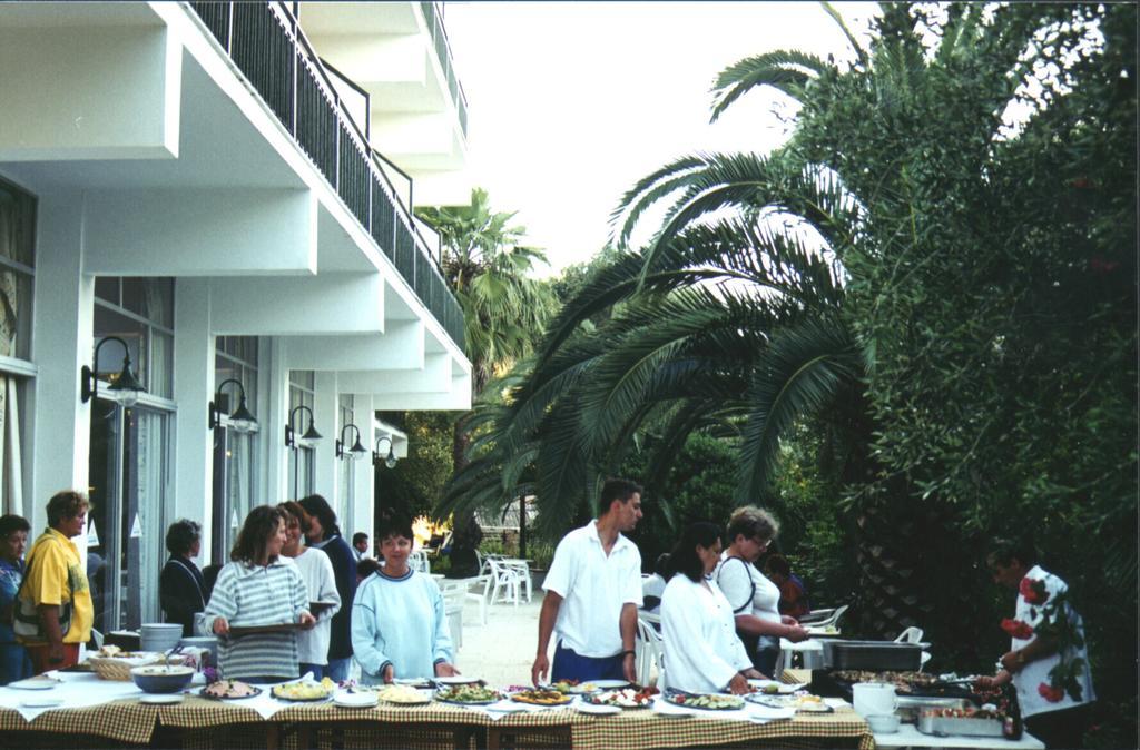 Ipsos Beach Hotel Exterior foto